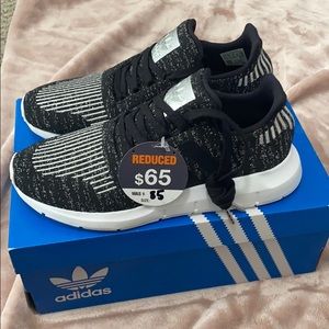 NWT ADIDAS SWIFT RUN SIZE 7.5